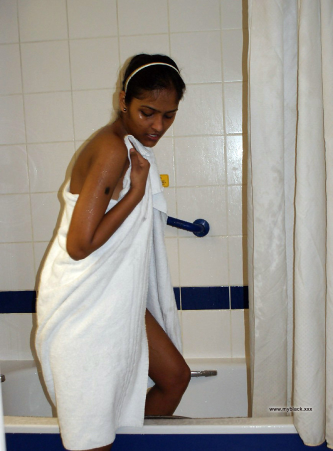Sexy Black Naked Shower - Sexy black schoolgirl naked in the shower and her busty and. Big-size  picture #2